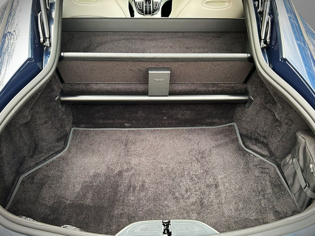 Aston Martin V8 Vantage 2024