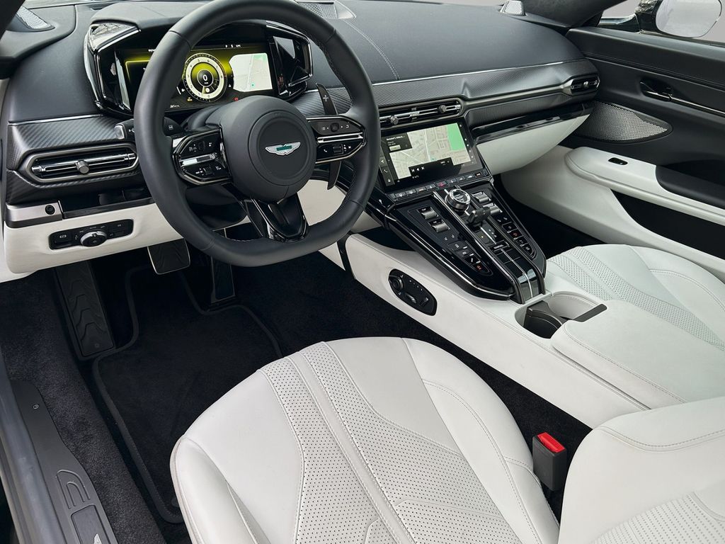 Aston Martin V8 Vantage 2024