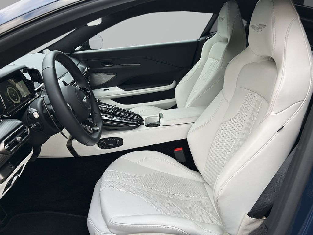 Aston Martin V8 Vantage 2024