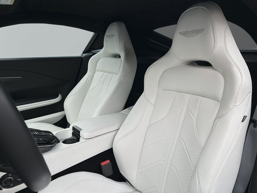 Aston Martin V8 Vantage 2024