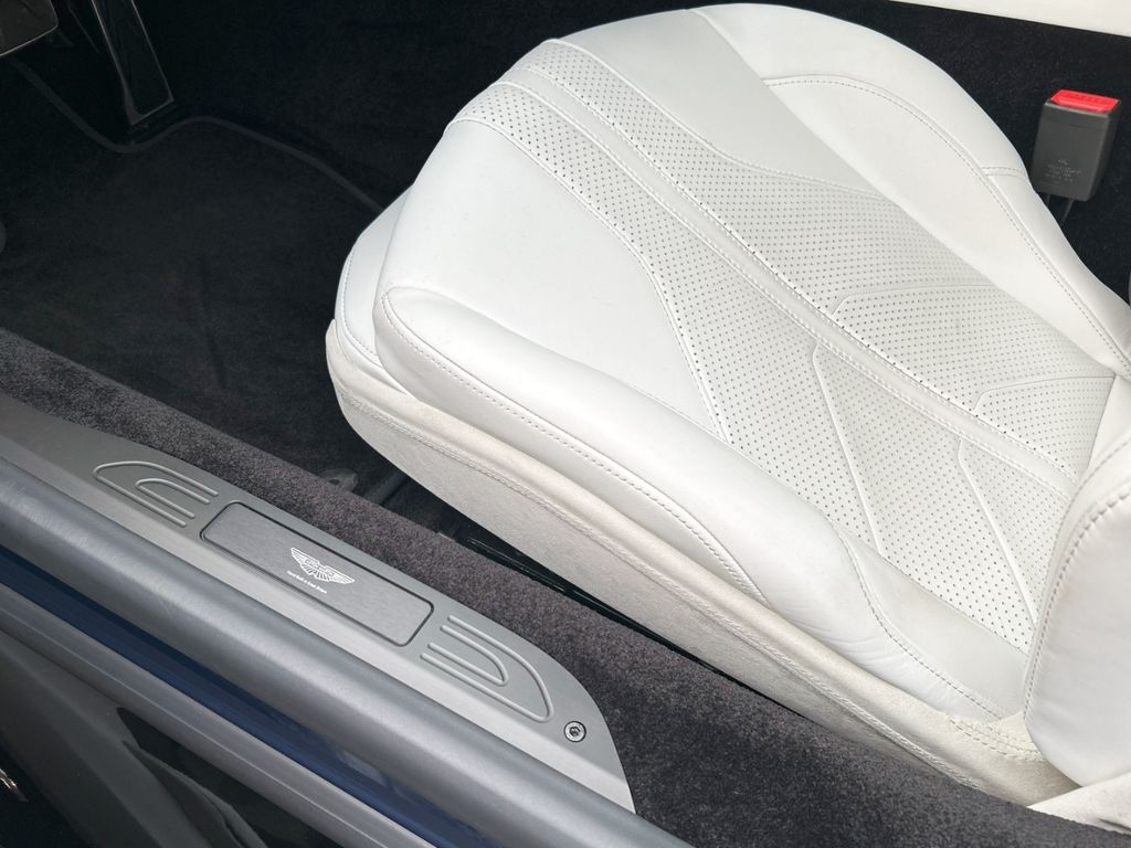 Aston Martin V8 Vantage 2024