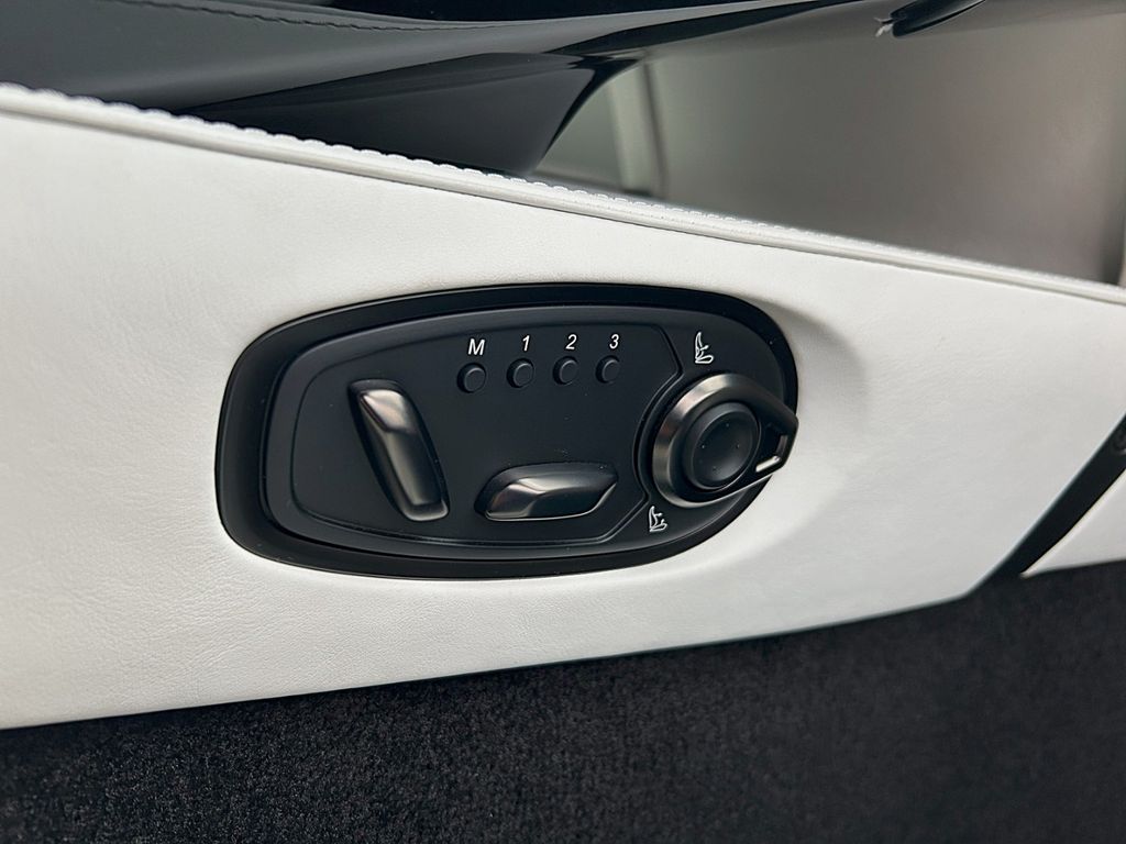 Aston Martin V8 Vantage 2024