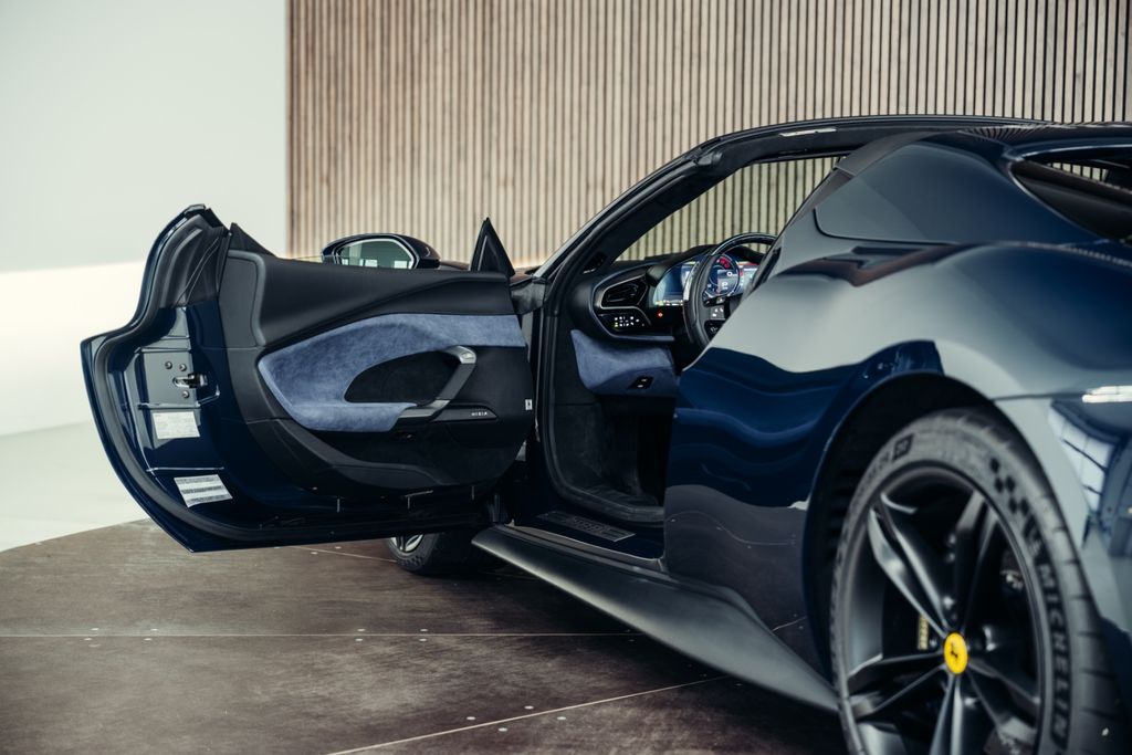 Ferrari 296 GTS 2024