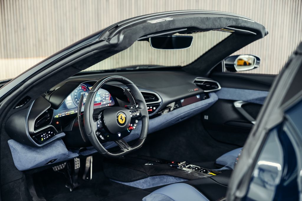 Ferrari 296 GTS 2024
