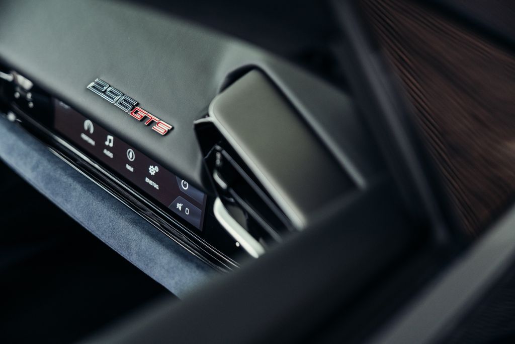 Ferrari 296 GTS 2024