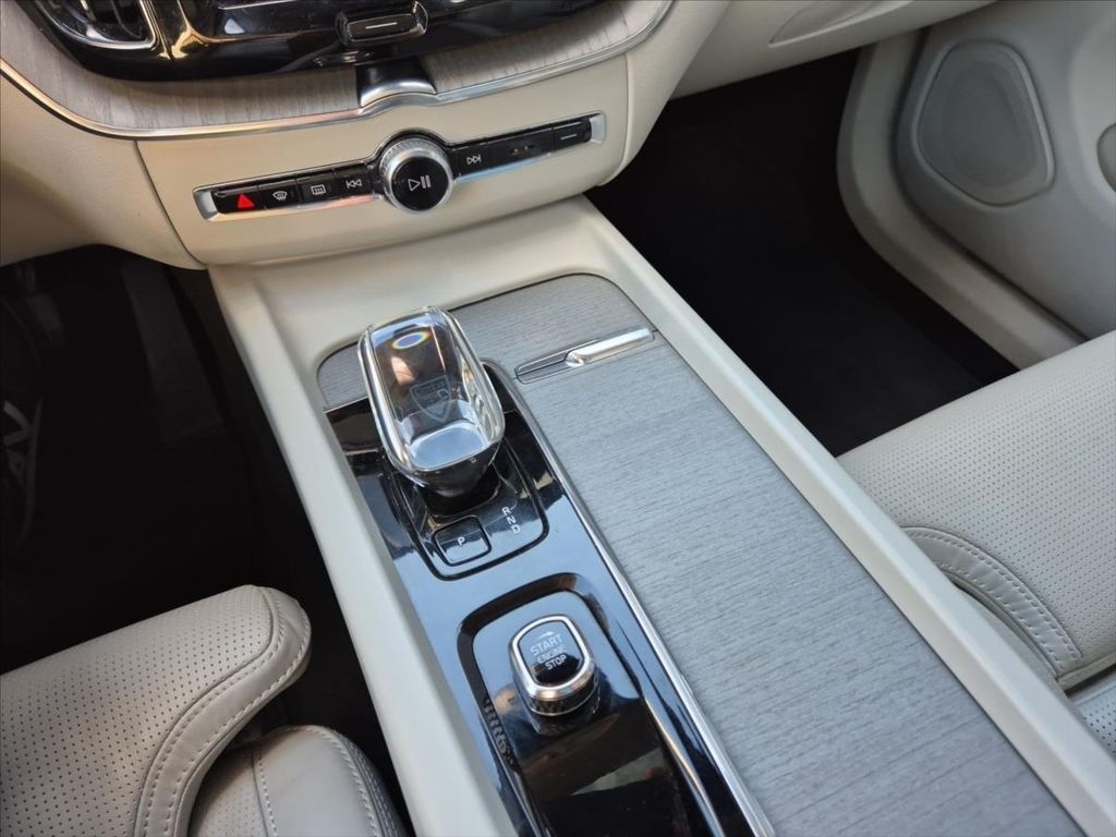 Volvo XC60 2022