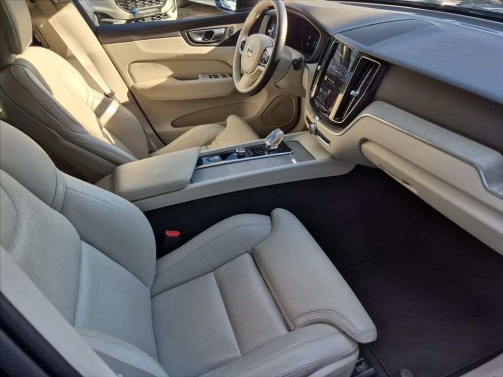 Volvo XC60 2022