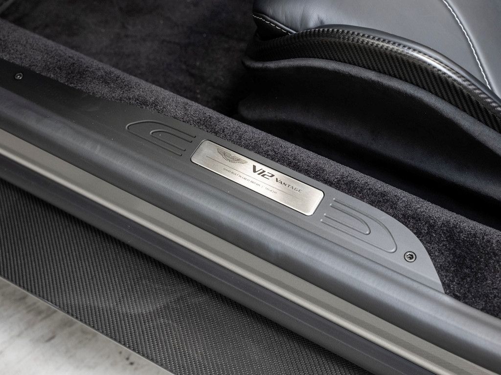 Aston Martin V12 Vantage 2024