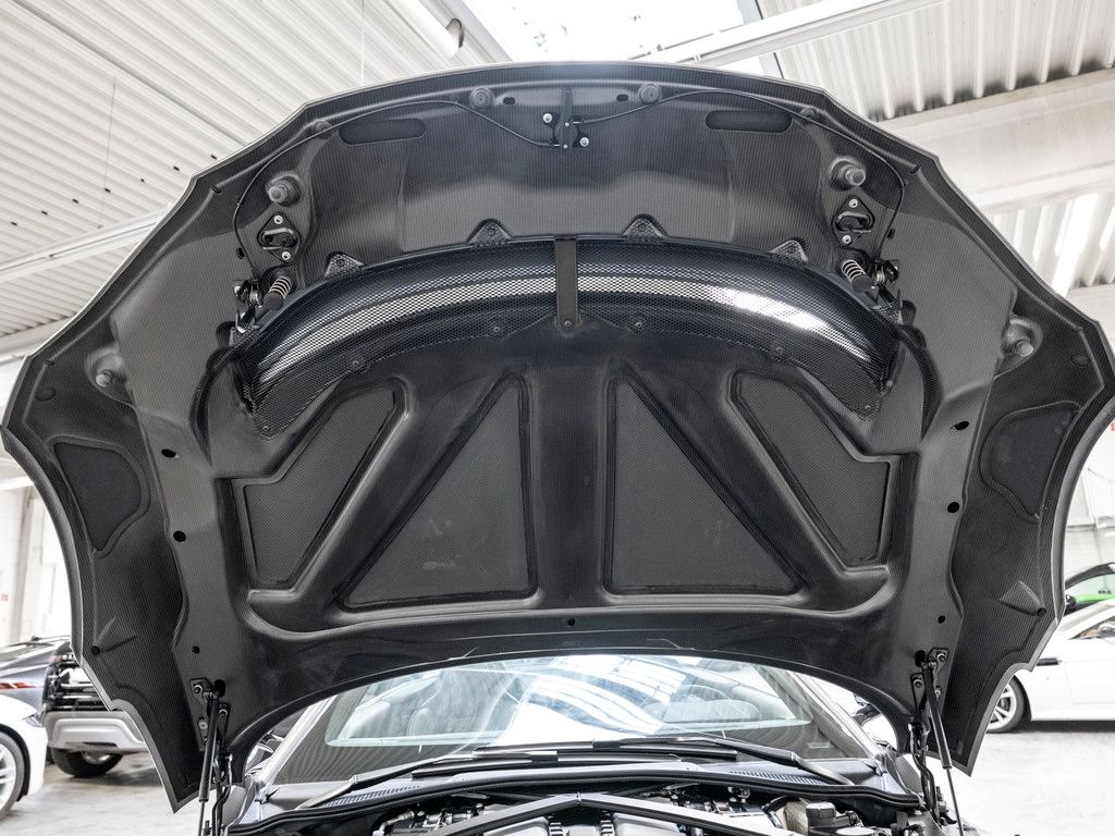 Aston Martin V12 Vantage 2024