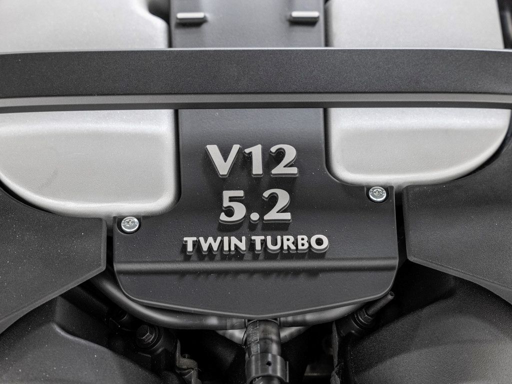 Aston Martin V12 Vantage 2024