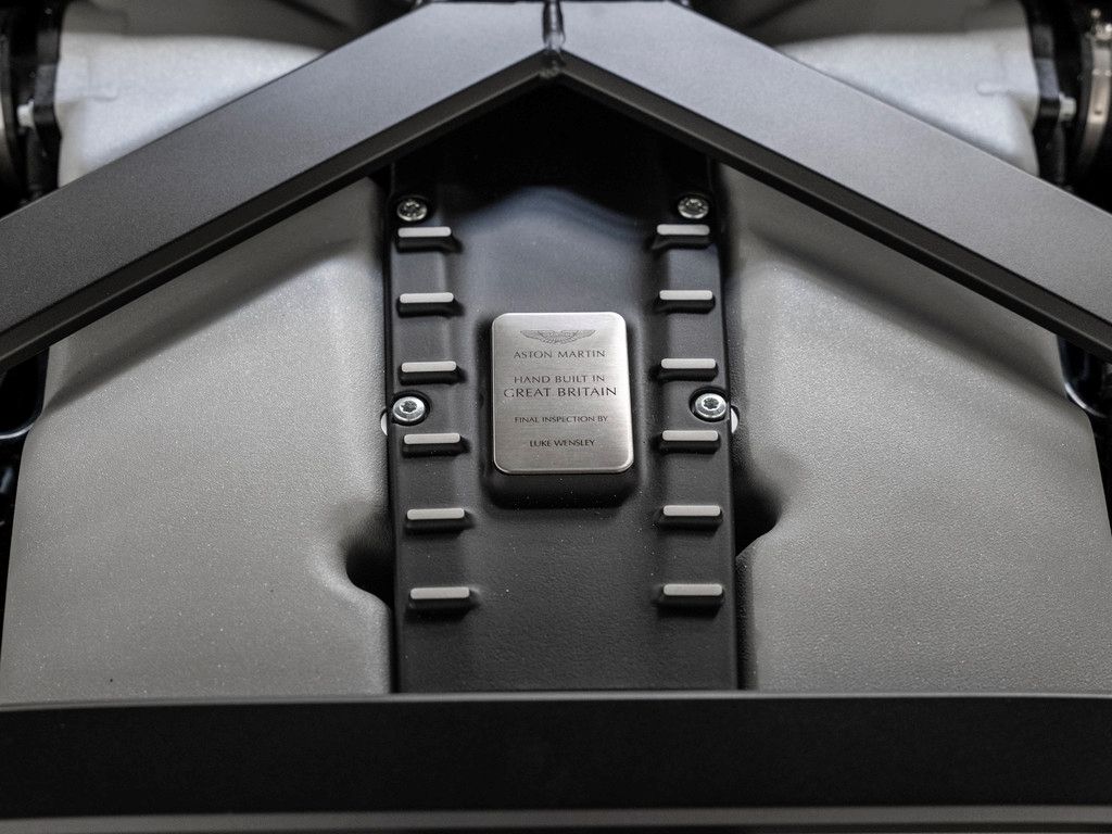 Aston Martin V12 Vantage 2024