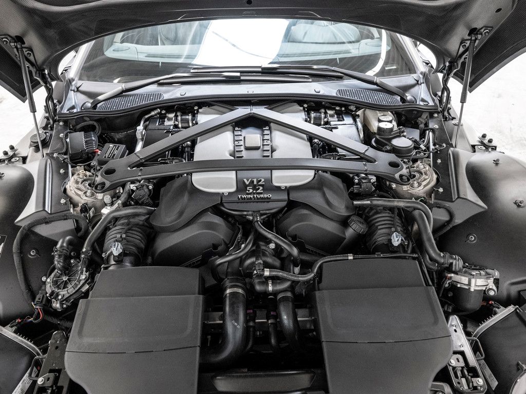 Aston Martin V12 Vantage 2024