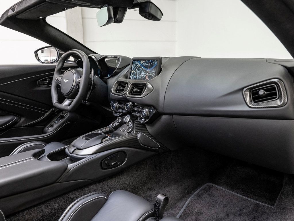 Aston Martin V12 Vantage 2024