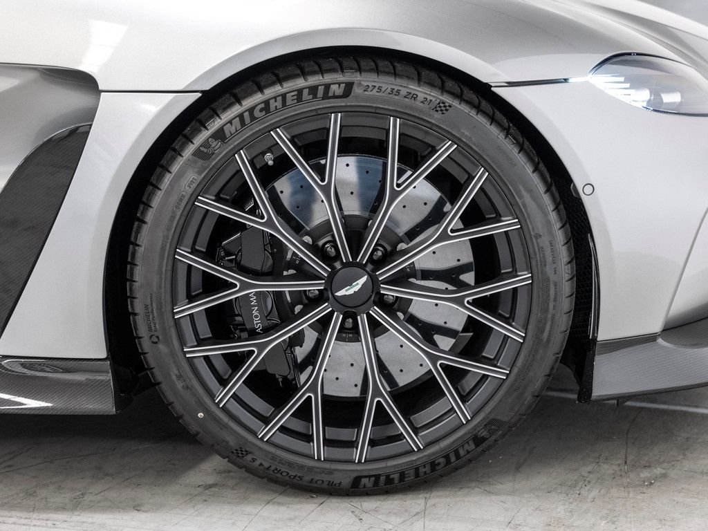 Aston Martin V12 Vantage 2024