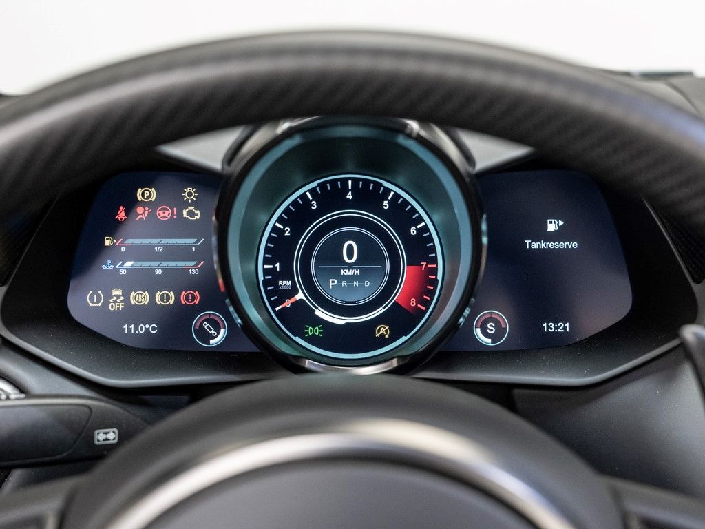 Aston Martin V12 Vantage 2024