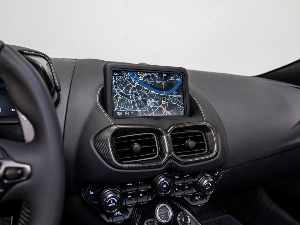 Aston Martin V12 Vantage 2024