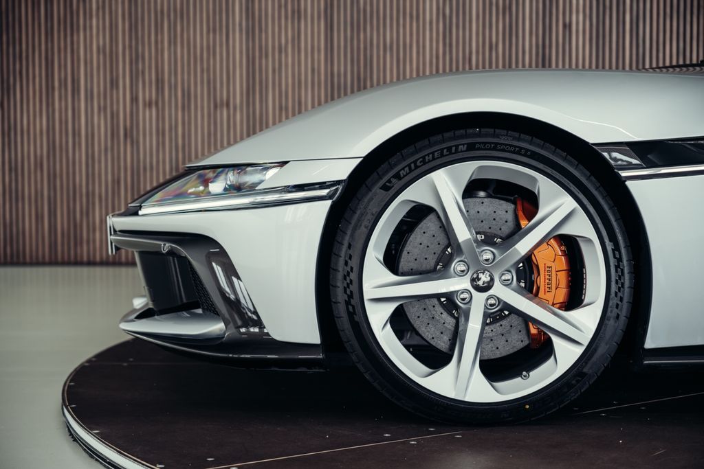 Ferrari 12Cilindri 2025