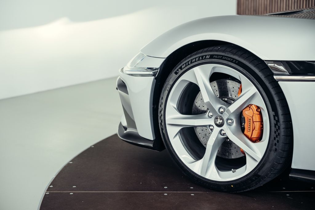 Ferrari 12Cilindri 2025