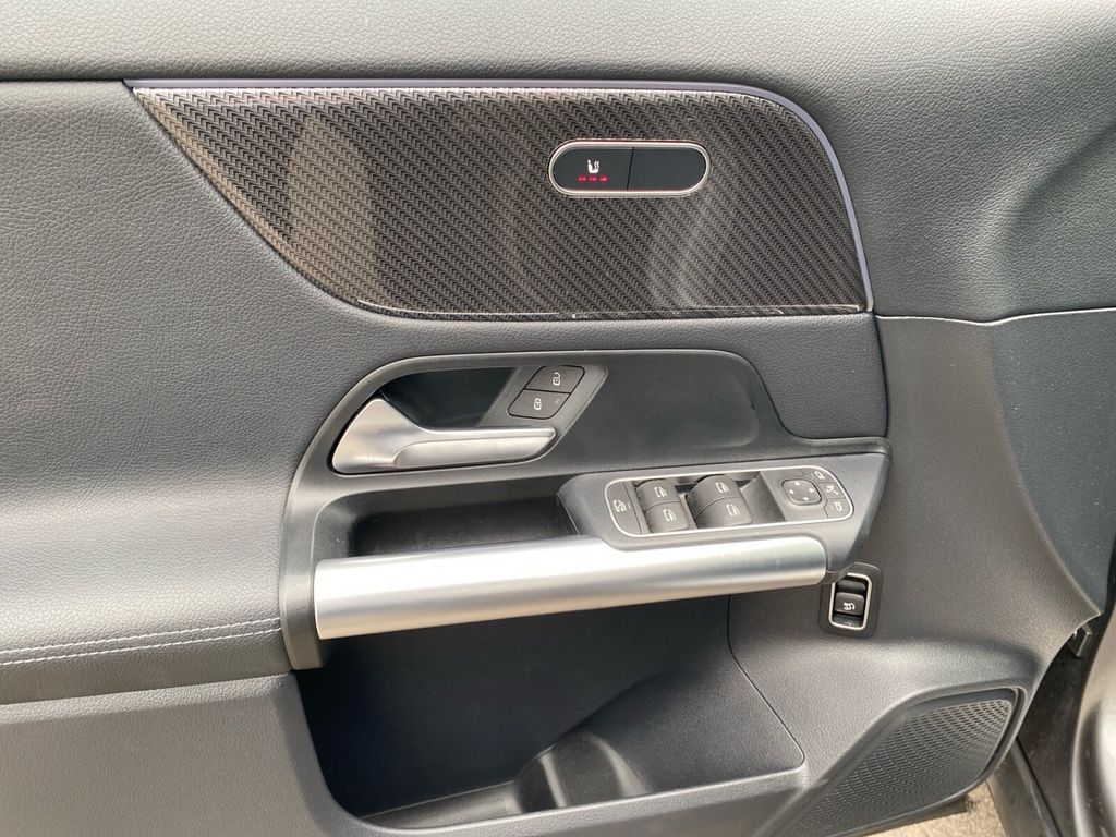 Mercedes-Benz GLA 200 2023