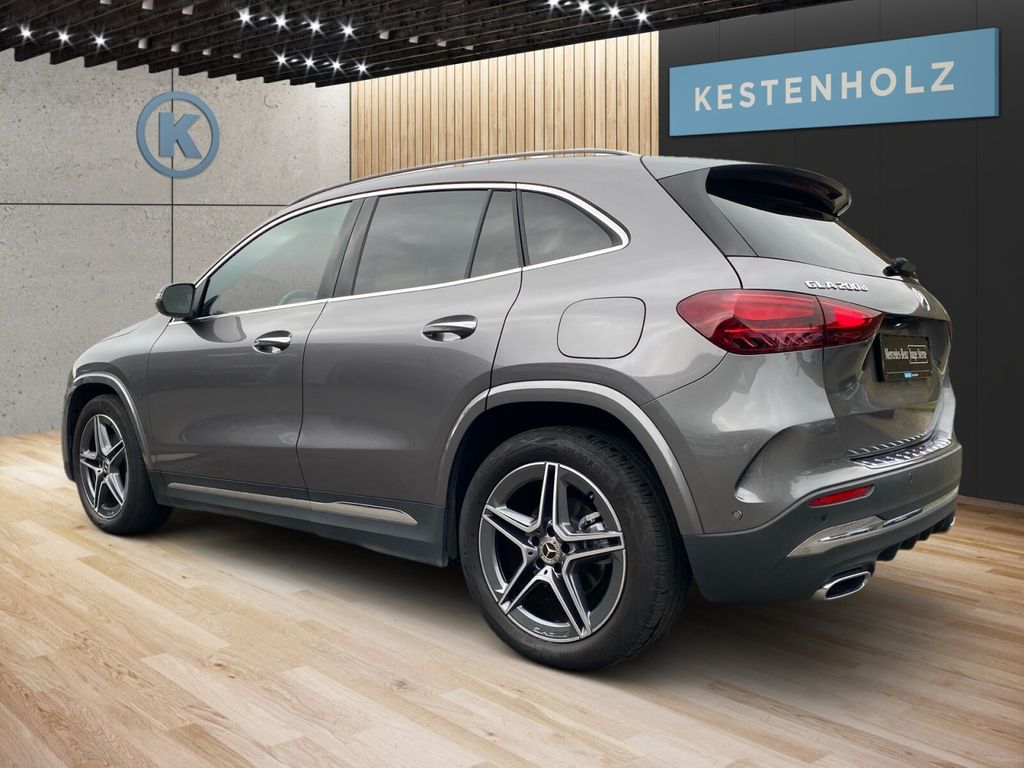 Mercedes-Benz GLA 200 2023