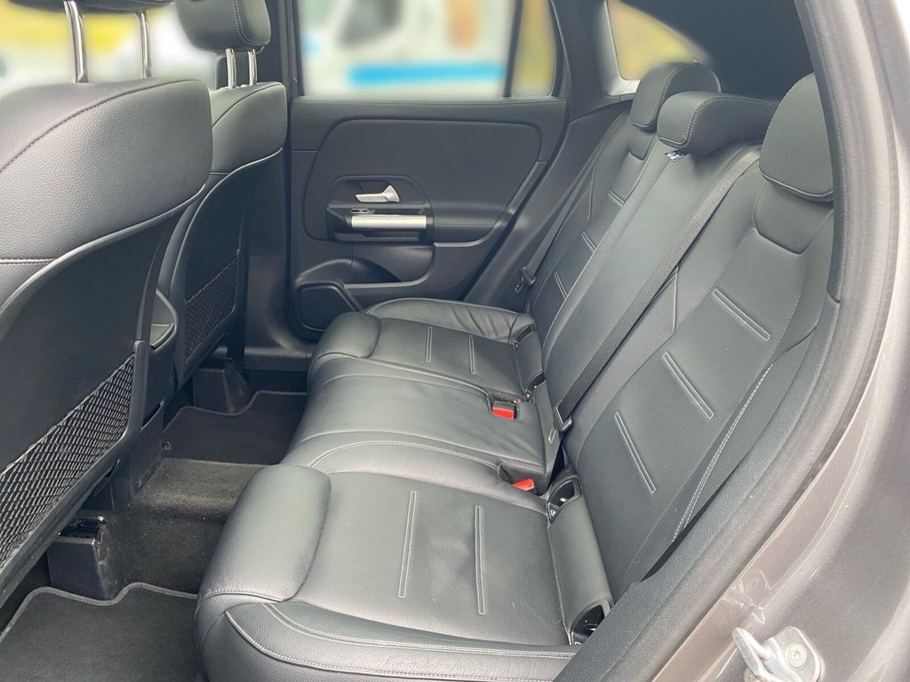 Mercedes-Benz GLA 200 2023