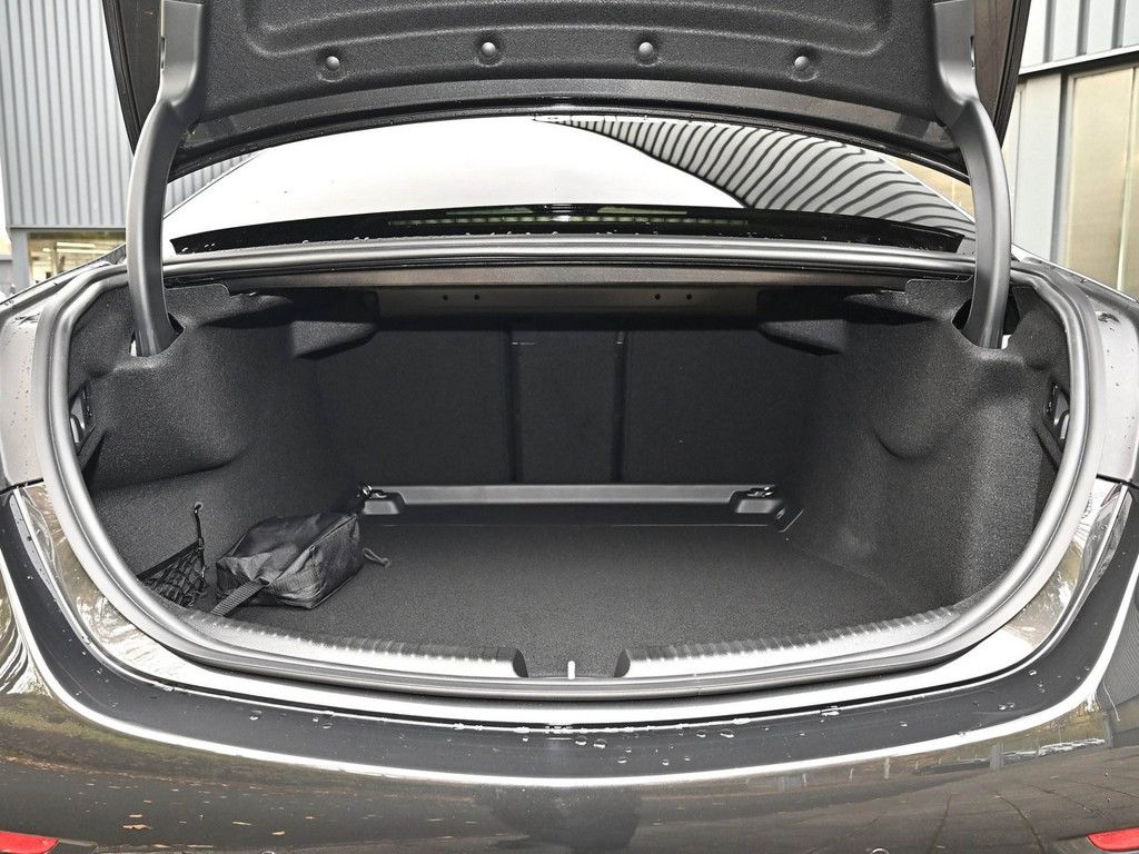 Mercedes-Benz C 180 2025
