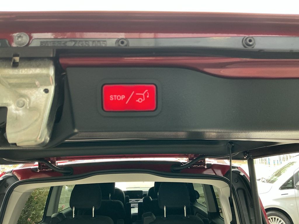 Mercedes-Benz V 220 2025