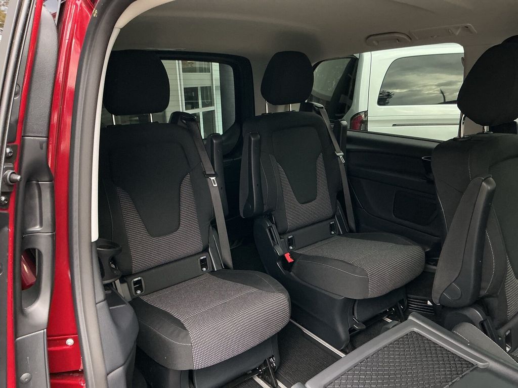 Mercedes-Benz V 220 2025