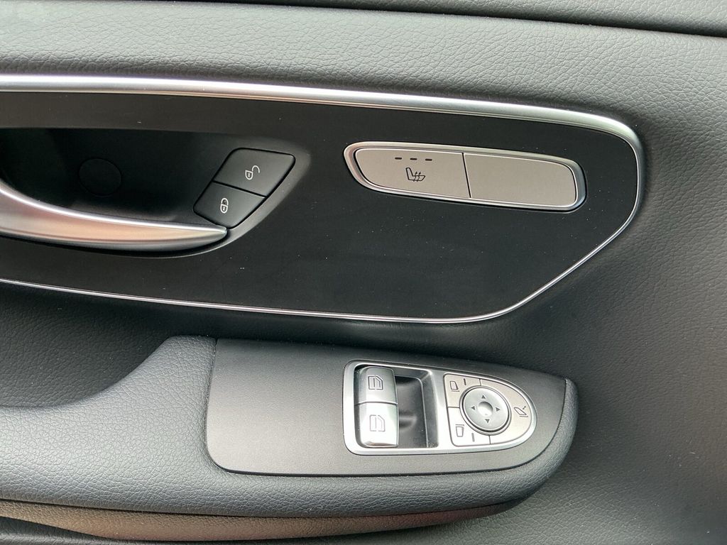 Mercedes-Benz V 220 2025