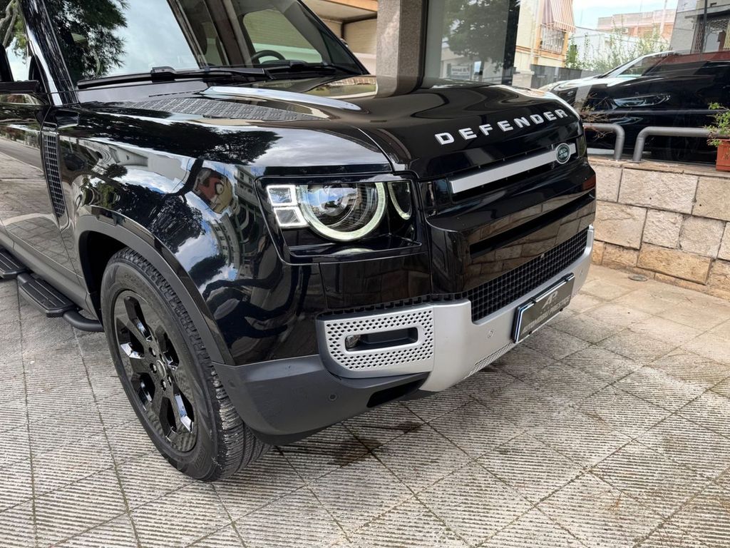 Land Rover Defender 2023