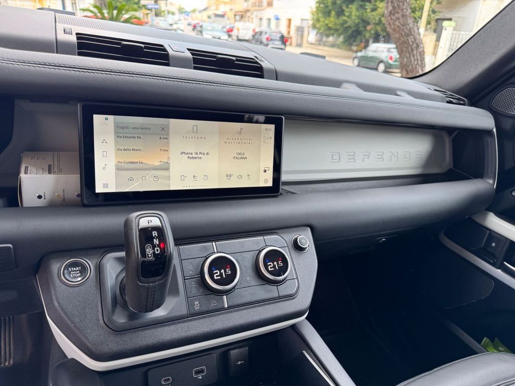 Land Rover Defender 2023