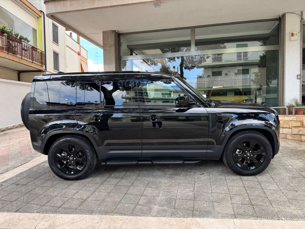 Land Rover Defender 2023