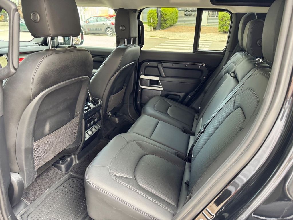 Land Rover Defender 2023