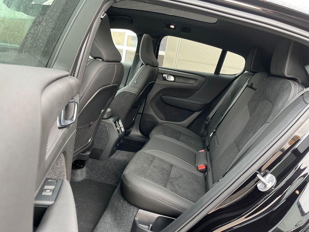 Volvo C40 2025