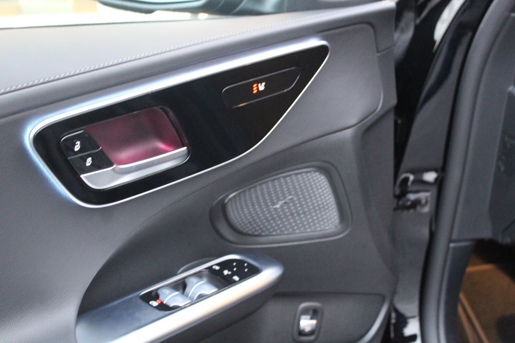 Mercedes-Benz C 300 2025