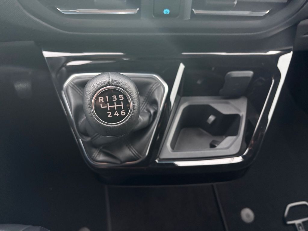 Ford Tourneo Custom 2025