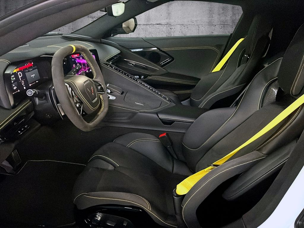 Corvette C8 2025