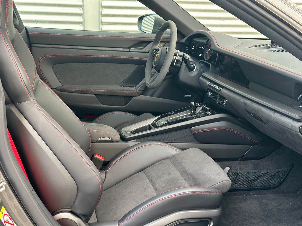 Porsche 992 2023