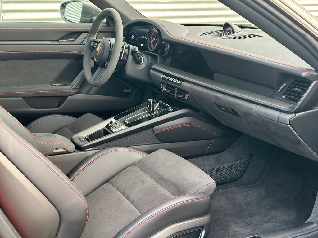 Porsche 992 2023