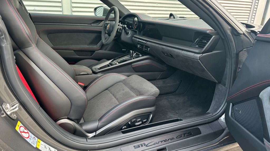 Porsche 992 2023