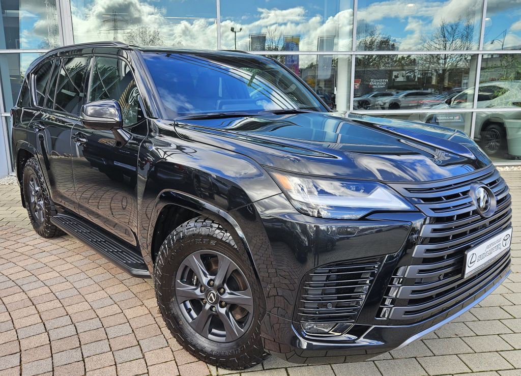 Lexus LX 700