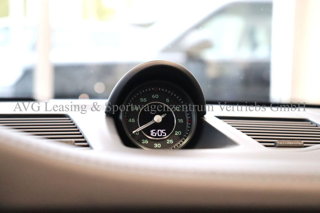 Porsche 992 2024