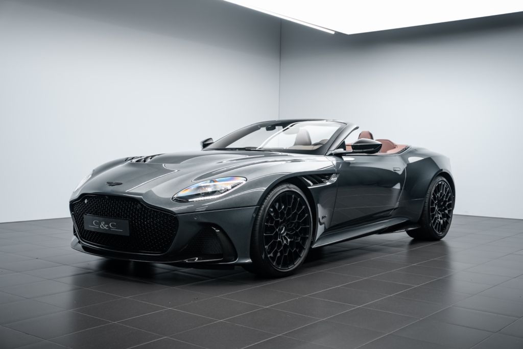 Aston Martin DBS 2023