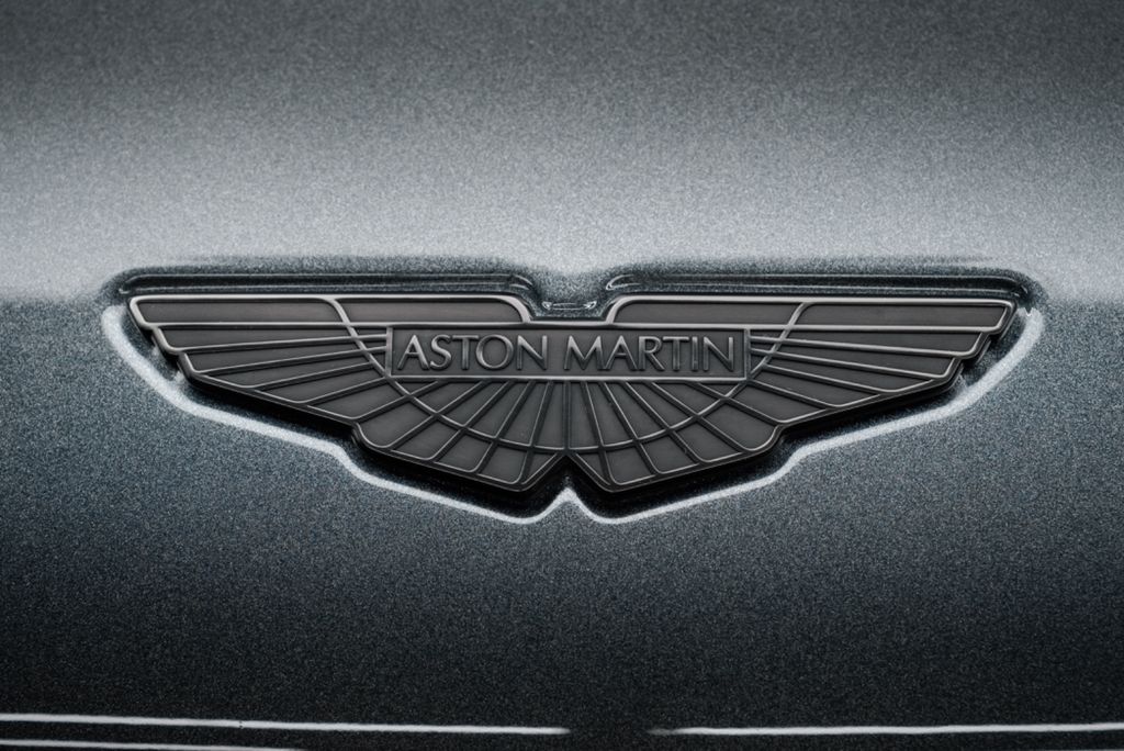 Aston Martin DBS 2023