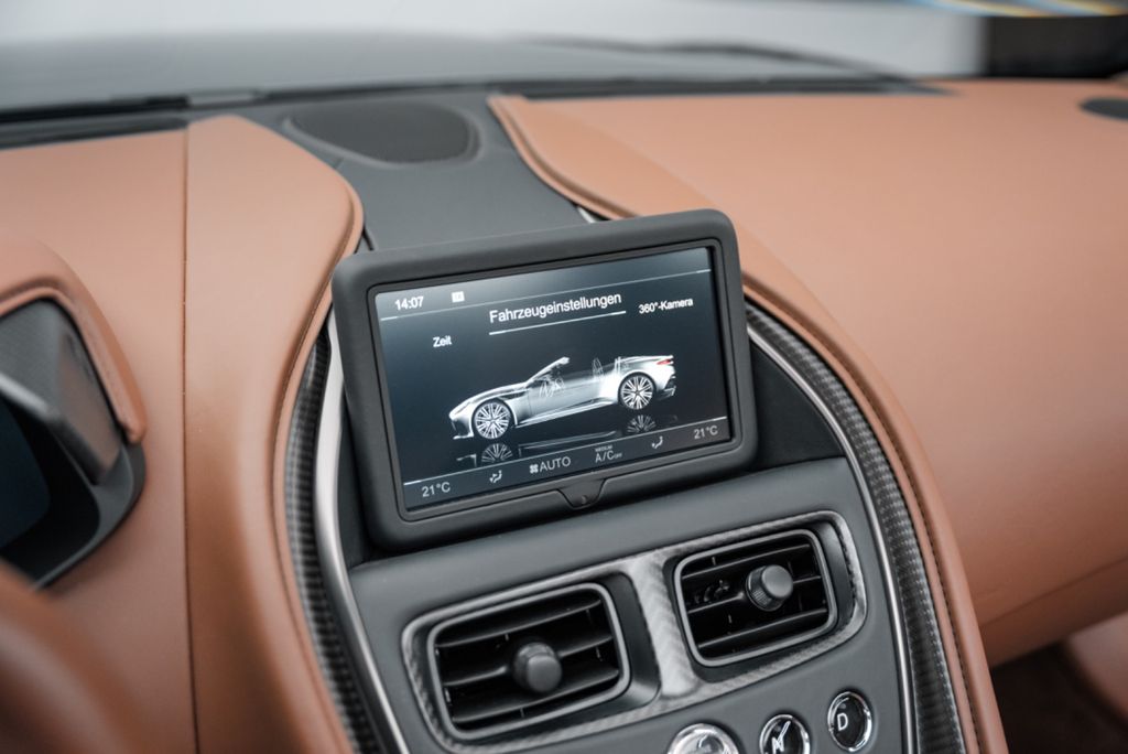 Aston Martin DBS 2023