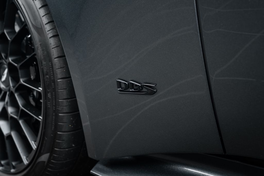 Aston Martin DBS 2023