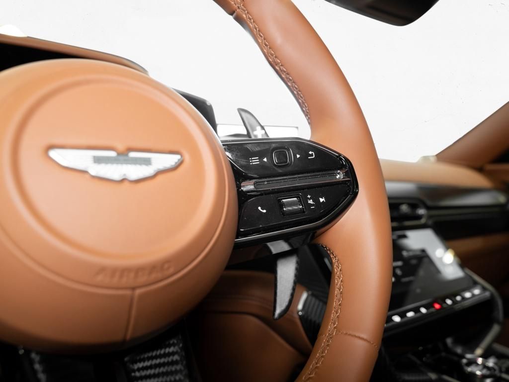 Aston Martin Vanquish 2025