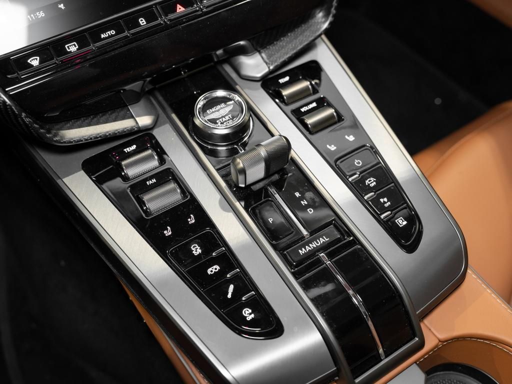 Aston Martin Vanquish 2025