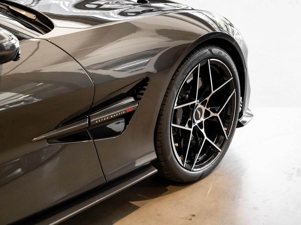 Aston Martin Vanquish 2025