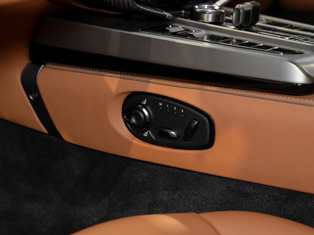 Aston Martin Vanquish 2025